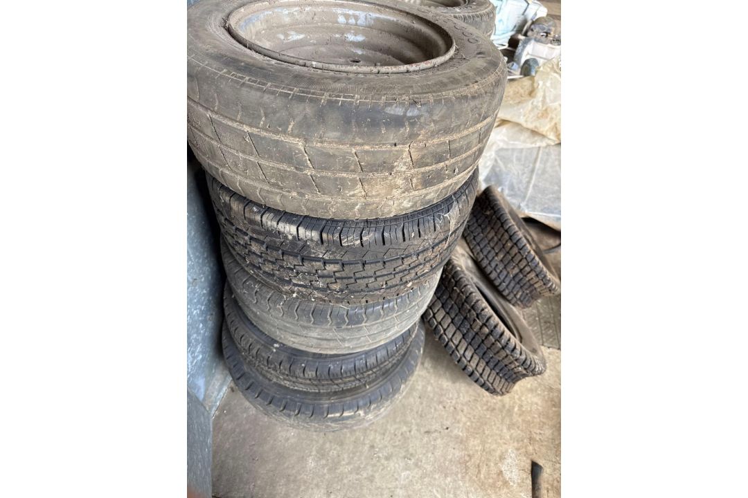 Twelve various trailer wheels and rims as lotted - Image 3 of 4