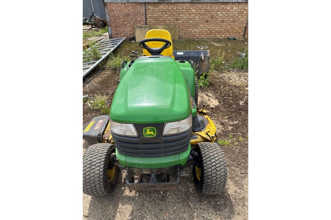 John Deere X495 Heavy diesel garden tractor - Image 2 of 8