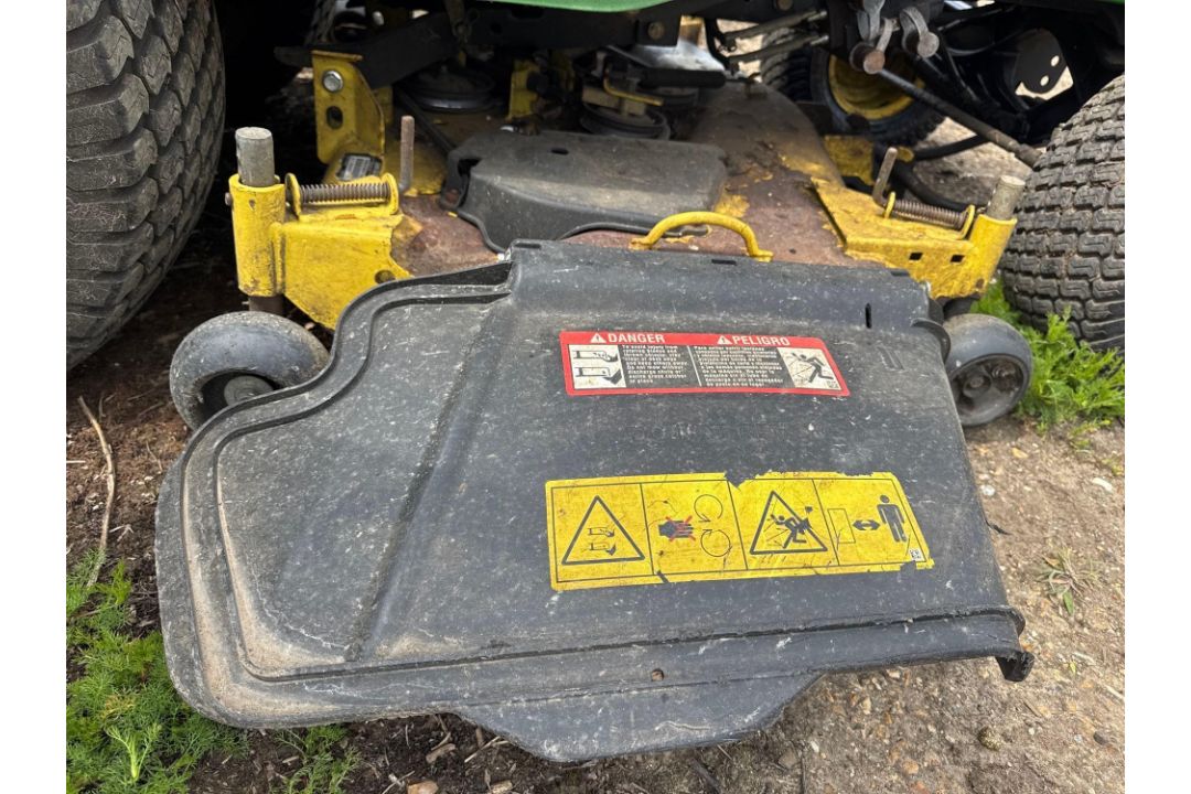John Deere X495 Heavy diesel garden tractor - Image 7 of 8