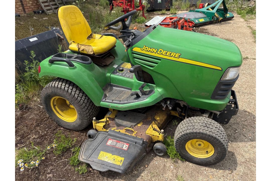 John Deere X495 Heavy diesel garden tractor - Image 3 of 8
