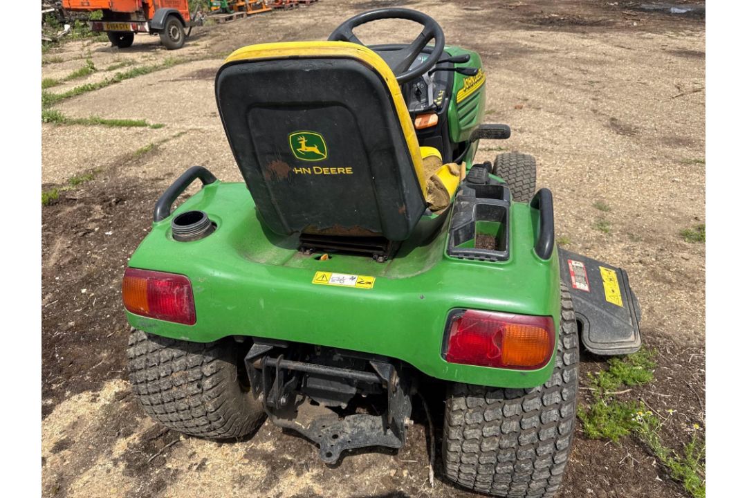 John Deere X495 Heavy diesel garden tractor - Image 4 of 8