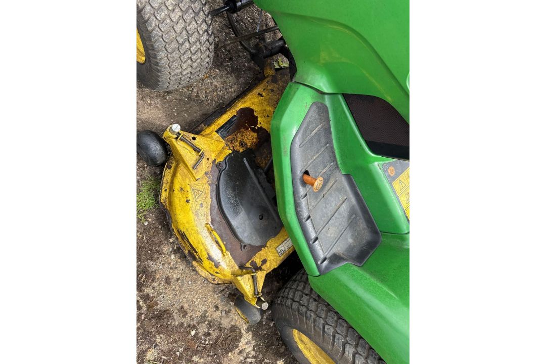 John Deere X495 Heavy diesel garden tractor - Image 8 of 8