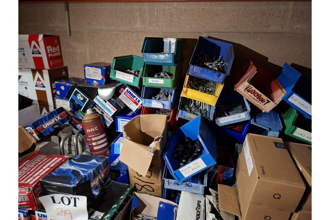 Contents of shelf to include various well plugs, screws, polytop bungs, electrodes, plasstic storage - Image 5 of 6