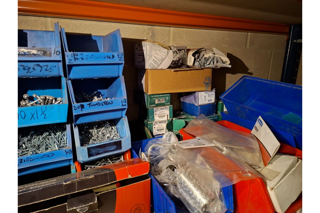 Contents of shelf to include various well plugs, screws, polytop bungs, electrodes, plasstic storage - Image 4 of 6