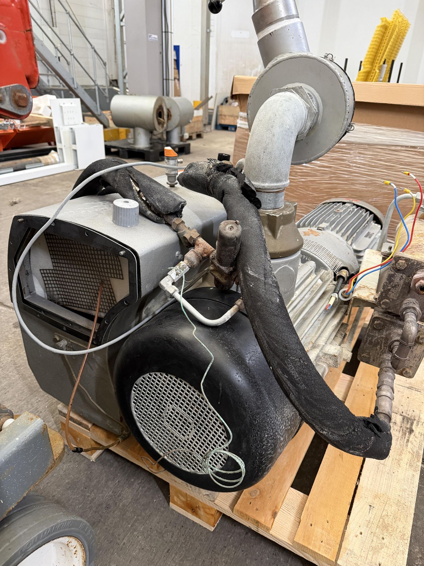Busch Vacuum Pump - Image 4 of 8