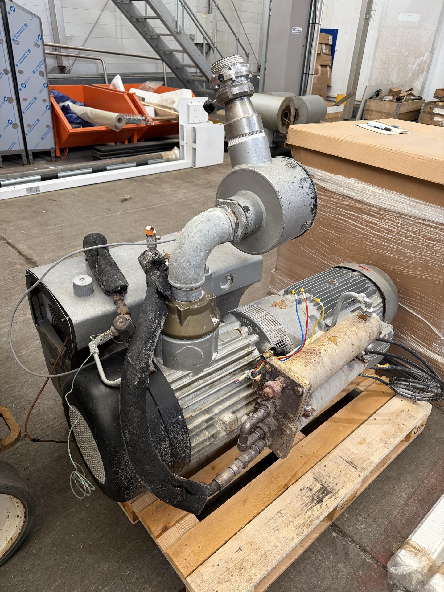 Busch Vacuum Pump - Image 3 of 8