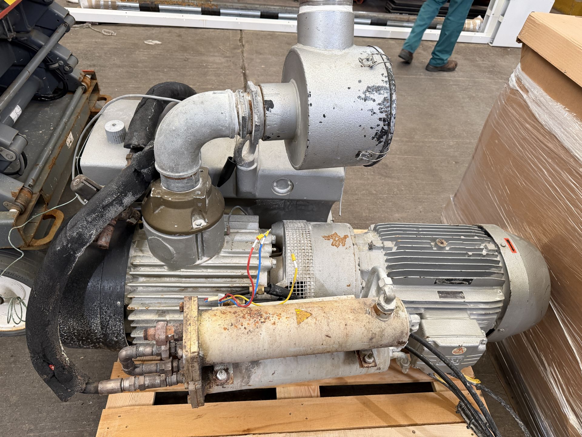 Busch Vacuum Pump - Image 8 of 8