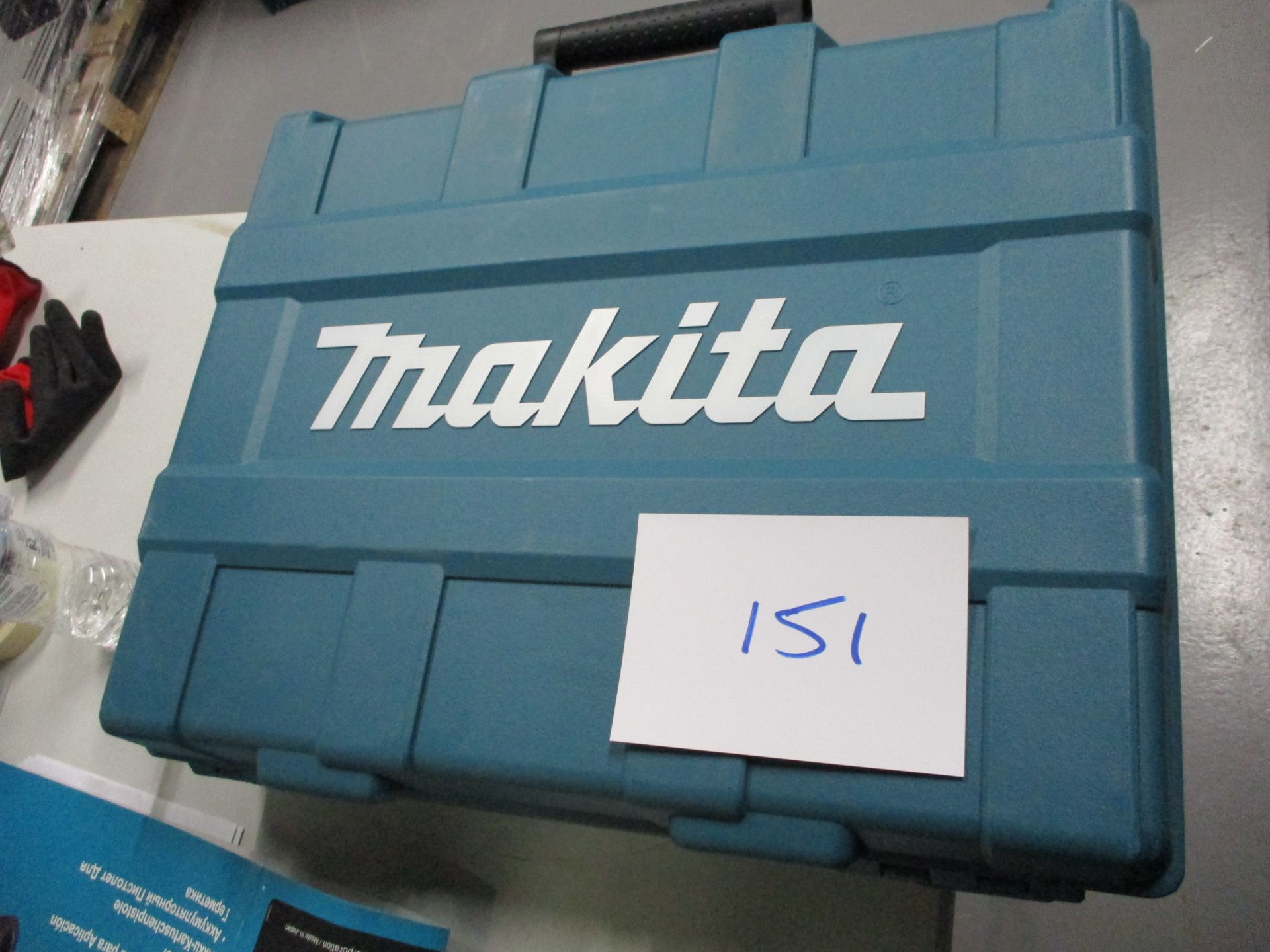 Makita CG100DWAEA 12V Cordless Caulking Gun Complete with (2) 12V Batteries & Charger (Unused) - Image 7 of 8
