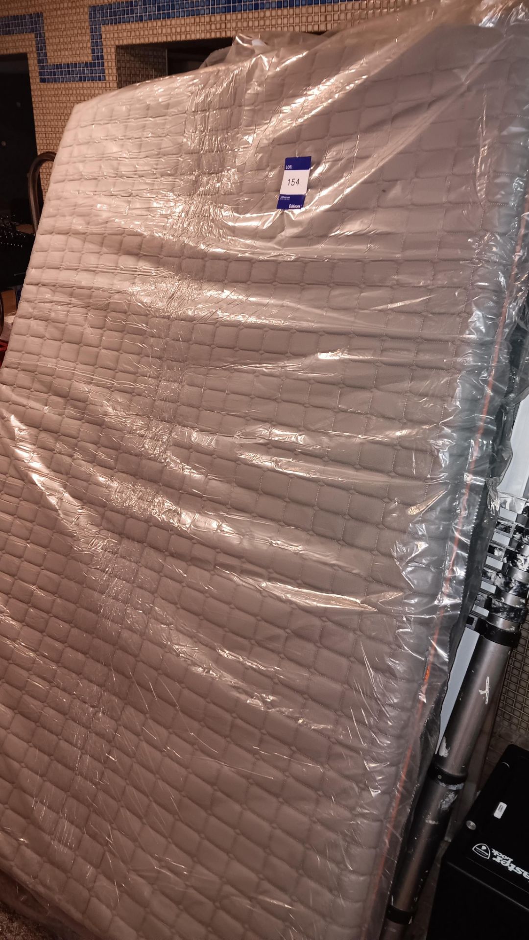Sezmoun’s 23cm luxury hybrid double mattress (unboxed) – Located in pool room