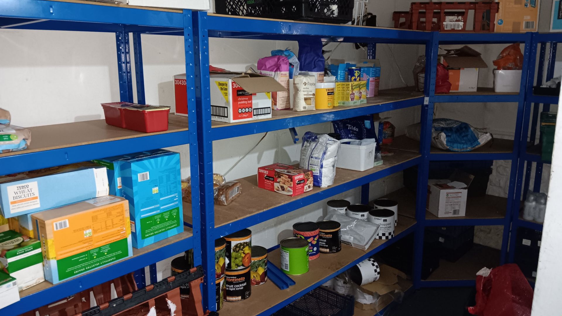 5 x Bays lightweight boltless racking, including corner unit and contents of racking to include