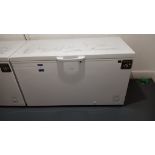 Logik L420CFW20 420 litre chest freezer, serial number 2141006763 (advised that contents will be
