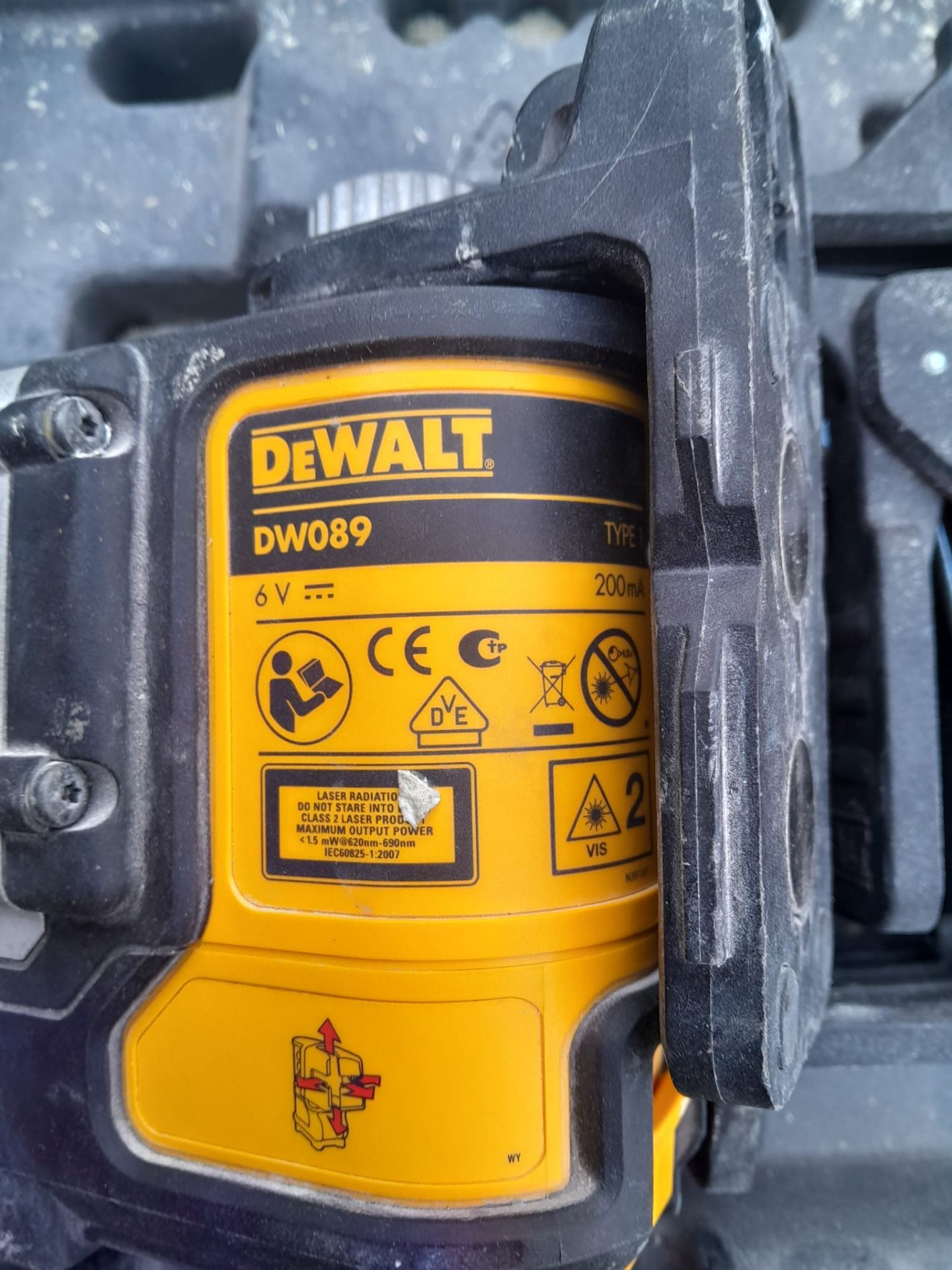 Dewalt DW089 laser level and Dewalt DE0892 laser detector with carry case - Image 3 of 4