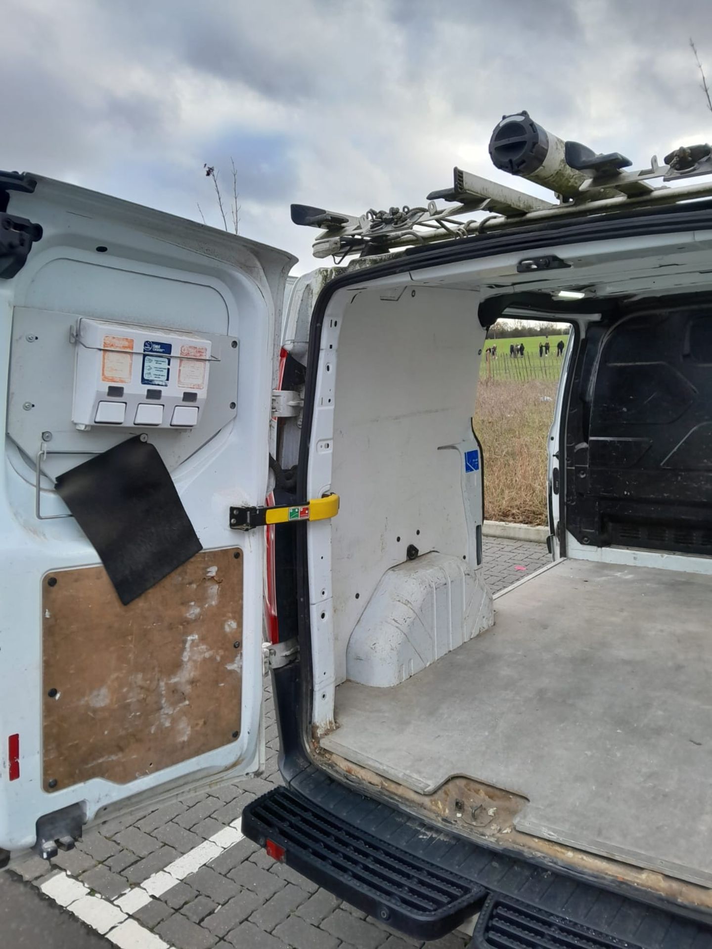 Ford Transit Custom 310 ] 2.2 TDCi Eco-Tech FWD panel van, registration LG15 SZT, odometer 157,560 - Image 10 of 42