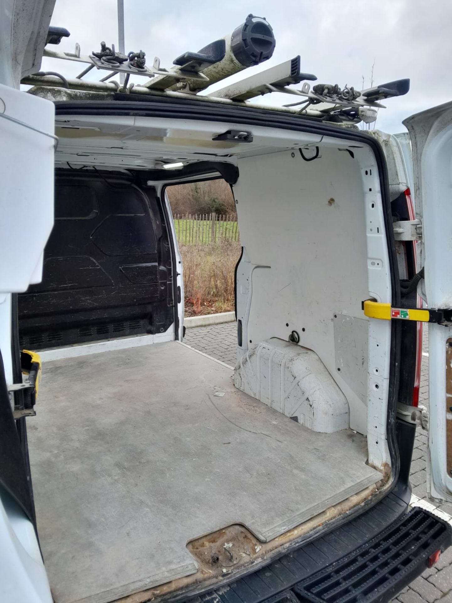 Ford Transit Custom 310 ] 2.2 TDCi Eco-Tech FWD panel van, registration LG15 SZT, odometer 157,560 - Image 11 of 42