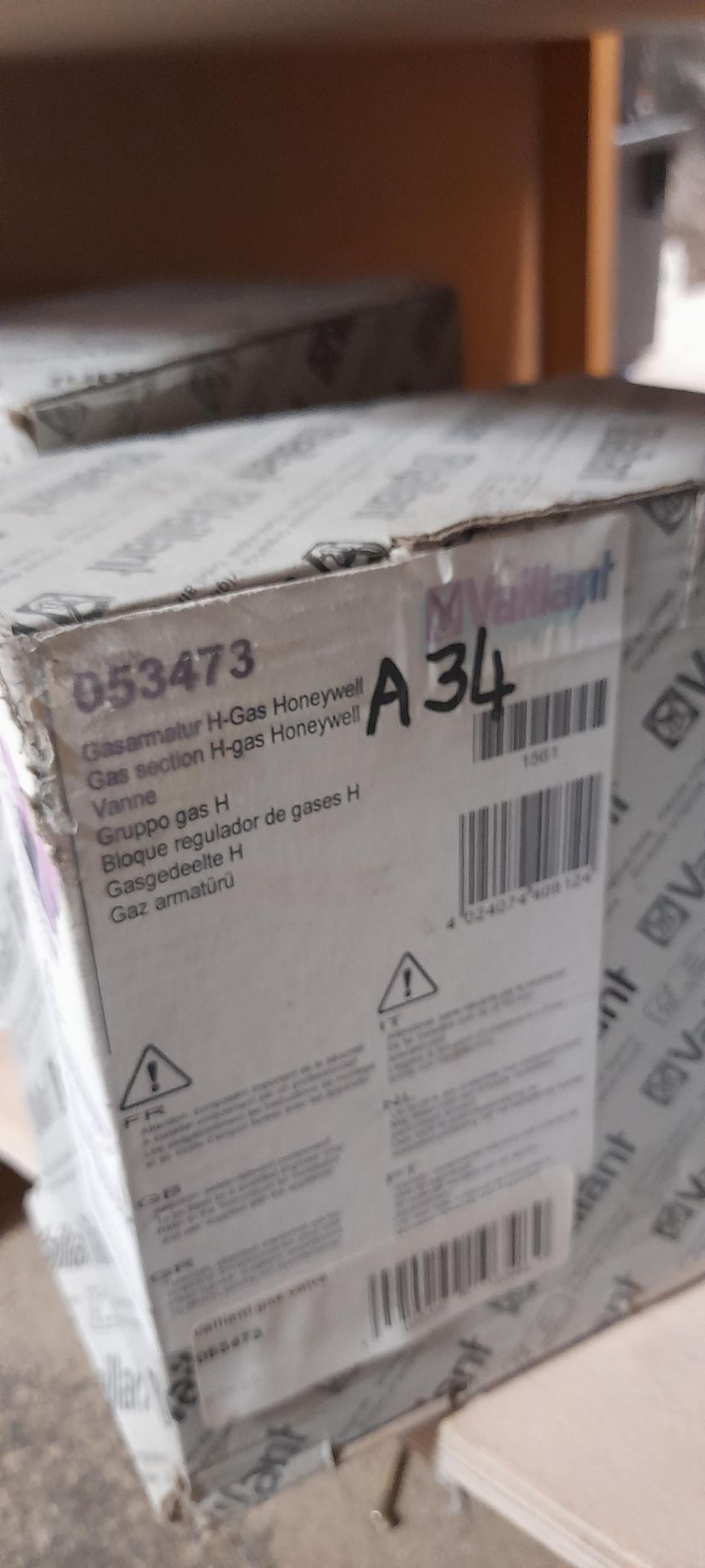 Quantity of boiler spares to shelves W7-20 to W7-23 to include Valliant gas valves, vessels & - Image 3 of 8