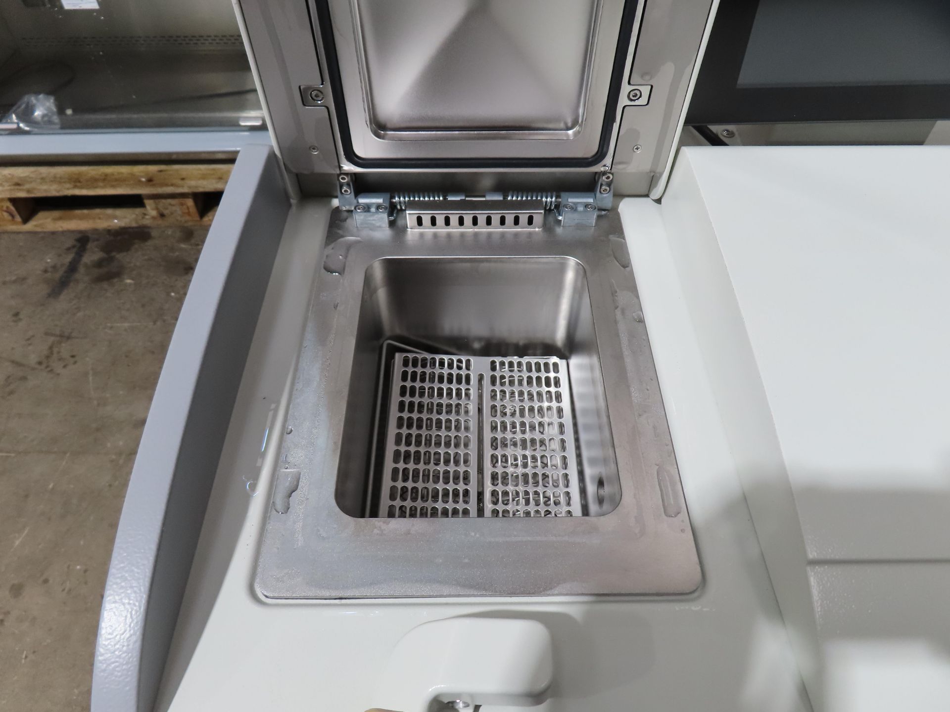 Leica Histo Core Pearl Tissue Processor - YOM: 2023, S/N: 1398. Please note there is a £15 plus VAT - Image 4 of 10