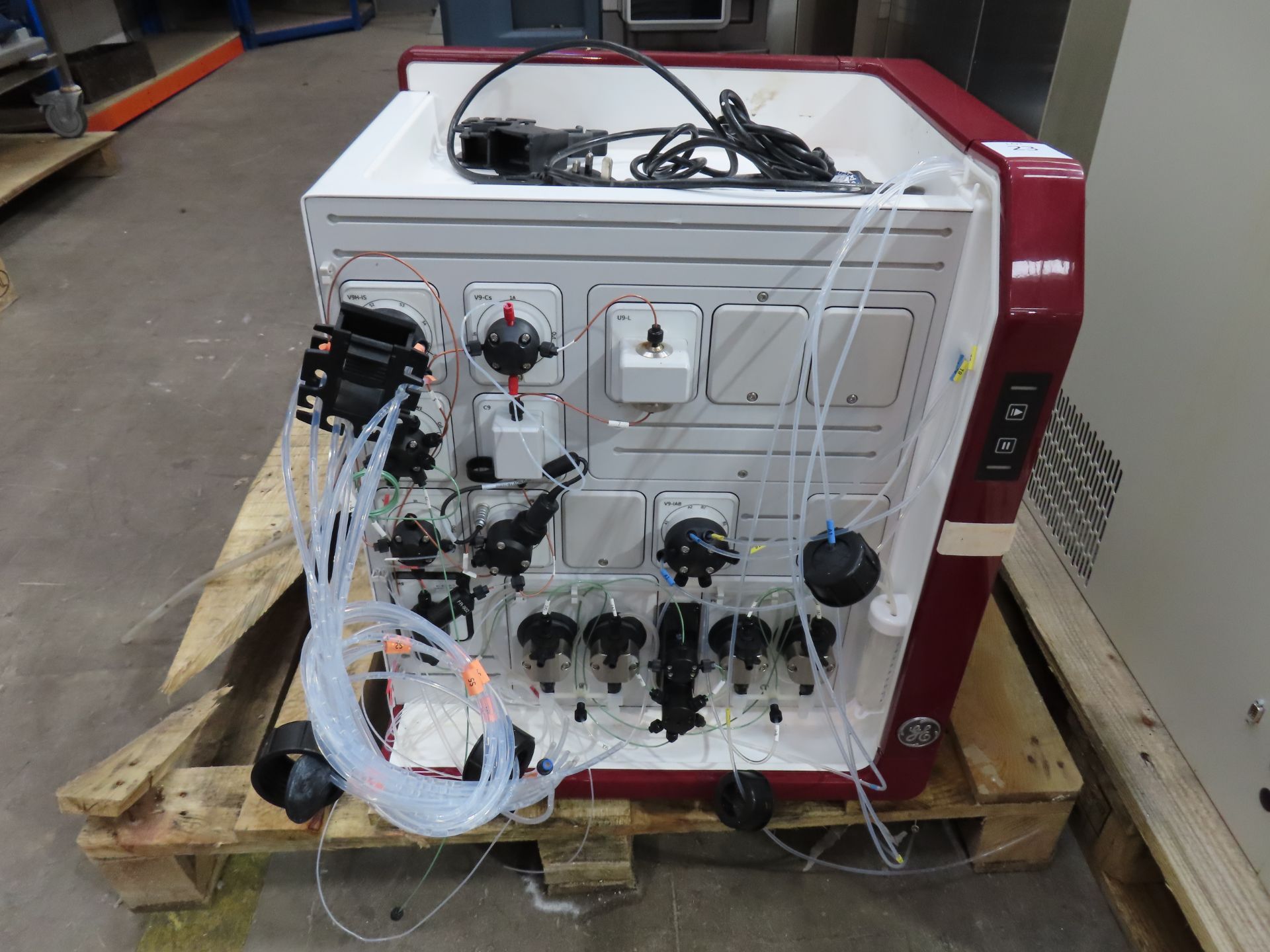 GE Healthcare Atka Pure Benchtop Chromatography System. Year: 07/2018, S/N 2390700