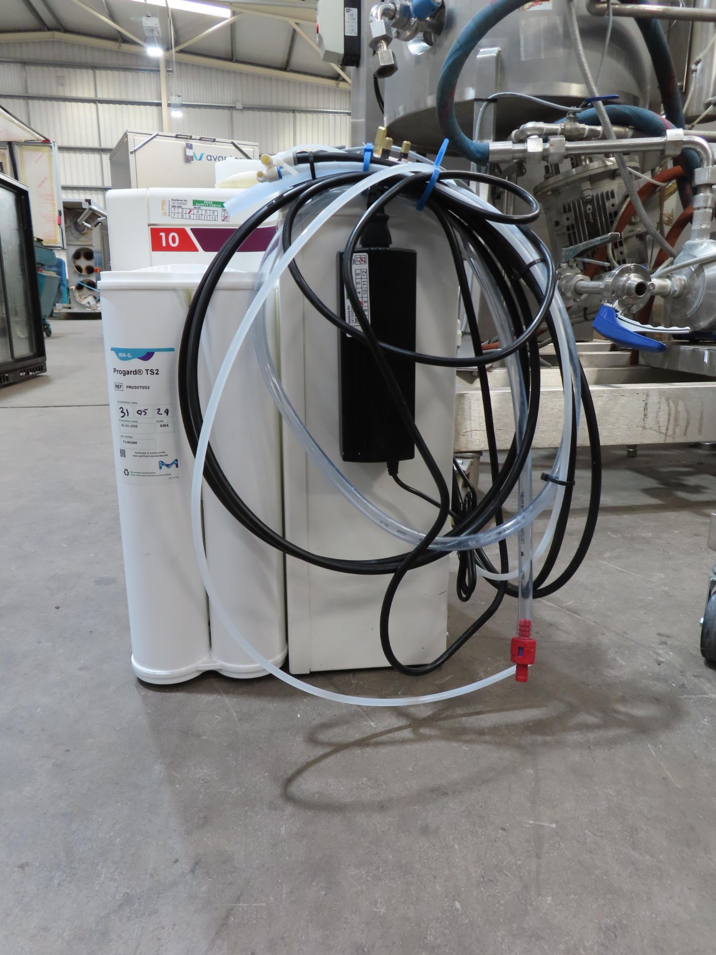 Elix Essential 10 Water Purification System. S/N: FIDB82258B, Year: 2021 - Image 2 of 6