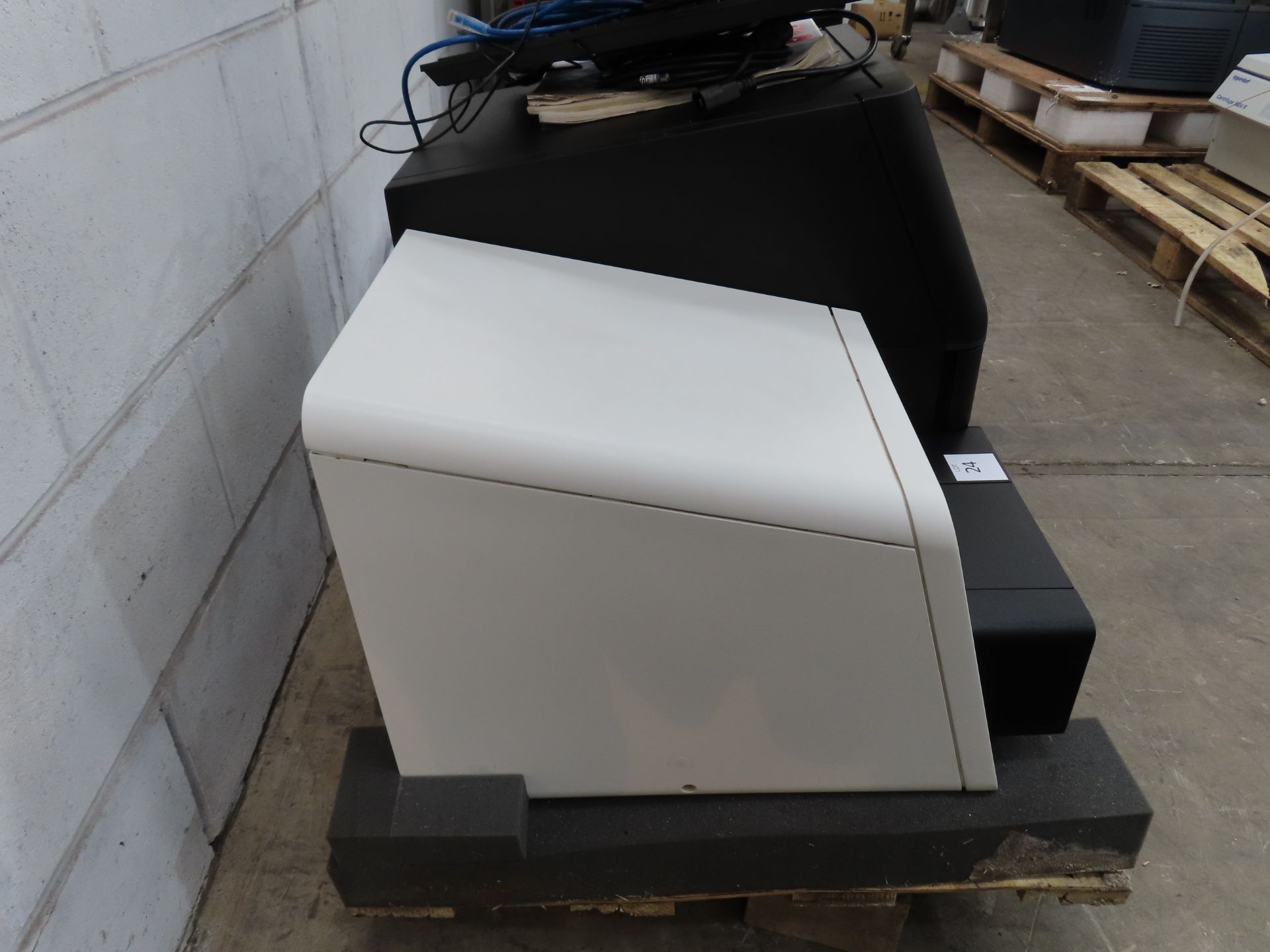 Illumina Miseq Compact Benchtop Sequencer - Comes with System Guide. S/N: SY/410-1003 - Image 7 of 8