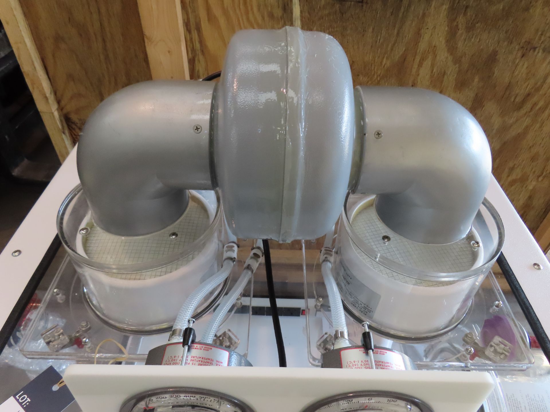 An Anerobic Chamber/Sealed Isolation Glove Box with airlock transfer chamber, dual pressure gauges, - Image 4 of 9