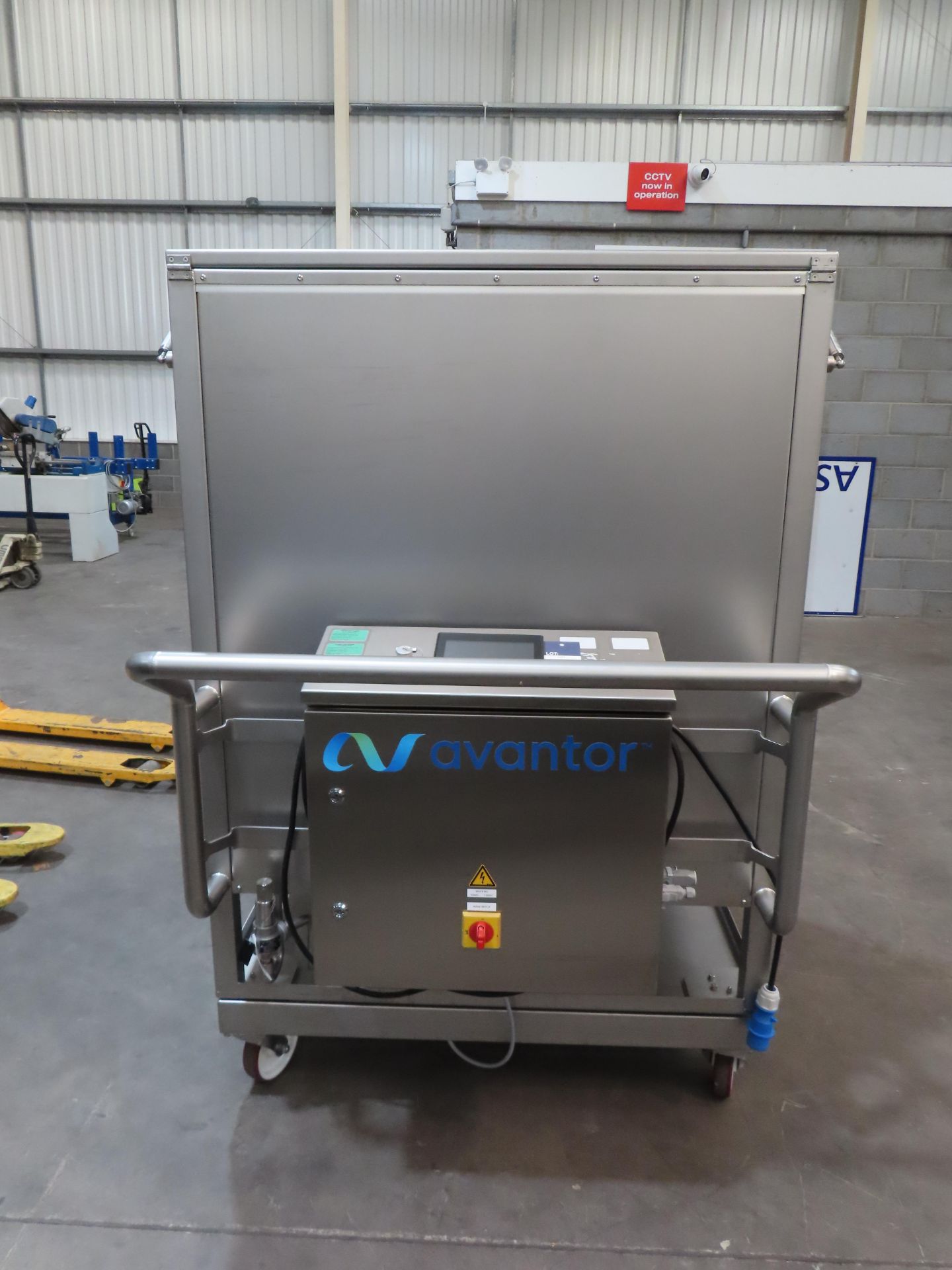 Avantor 1000L Stainless Steel Double Jacketed mixing vessel