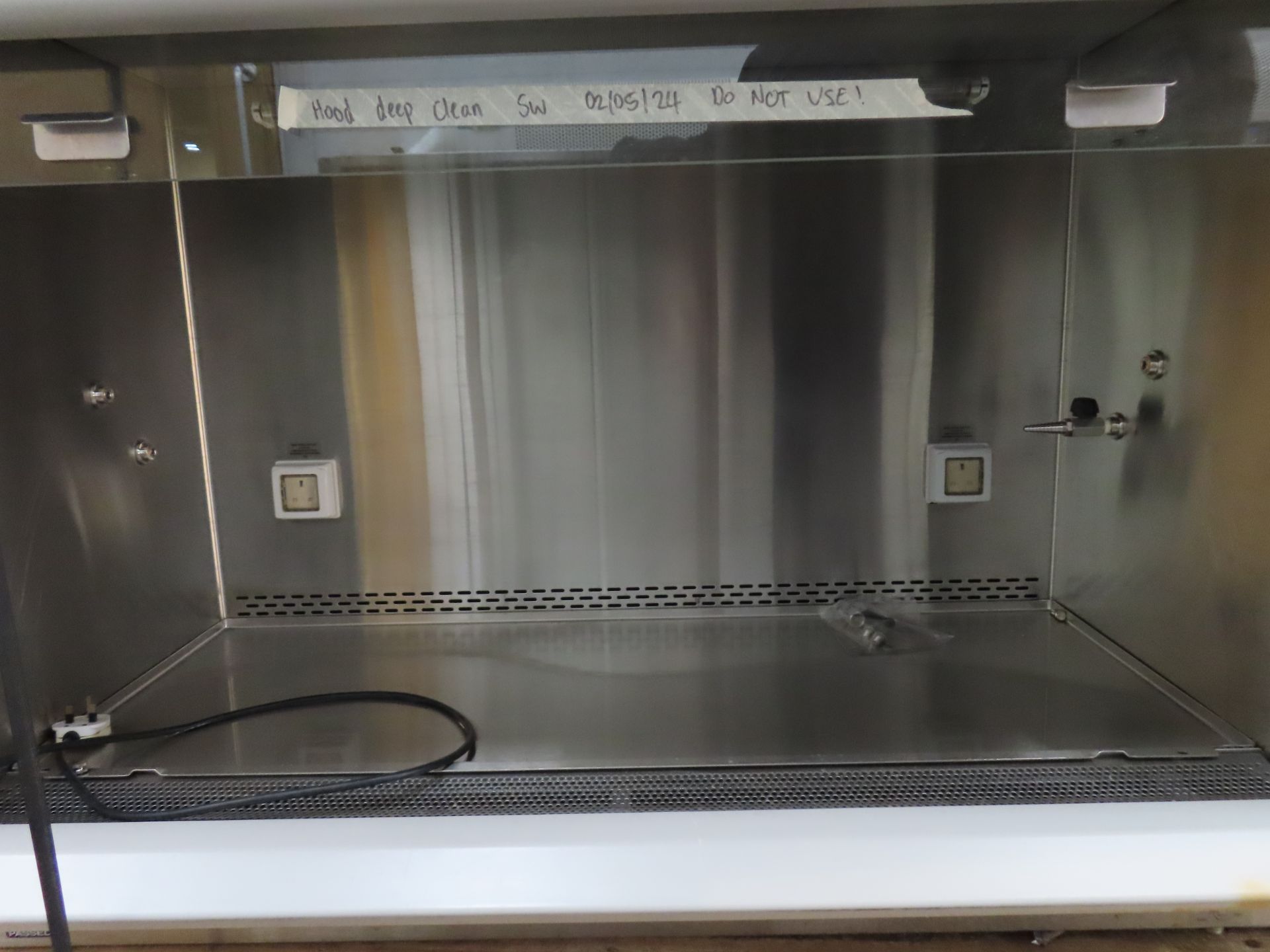 Nuaire Labguard Biological Safety Cabinet (class 2) 1365 x 850 x 1525mm - Image 6 of 8