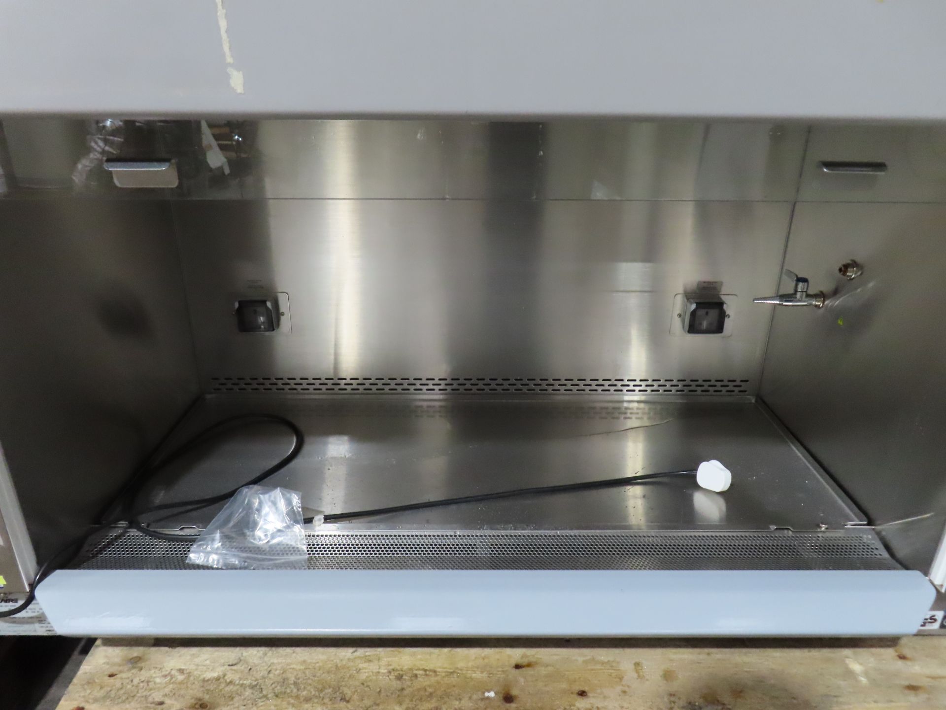 Nuaire Labgard Biological safety cabinet (Class2) - Image 7 of 7