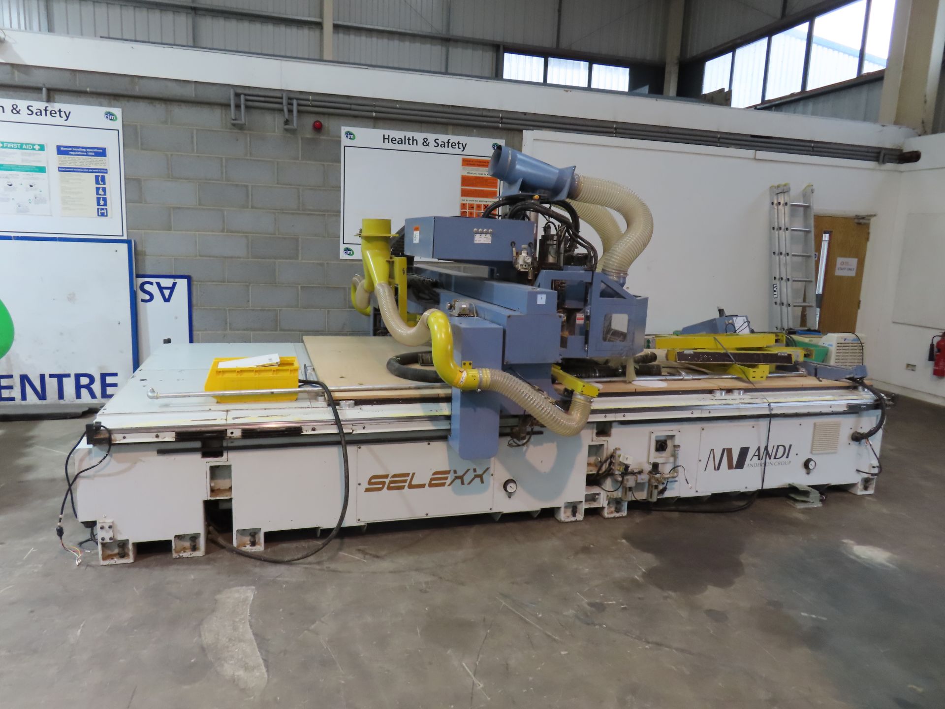 An Anderson Selexx/Pro XL CNC Router, YOM: 2009. Work area / vacuum ...