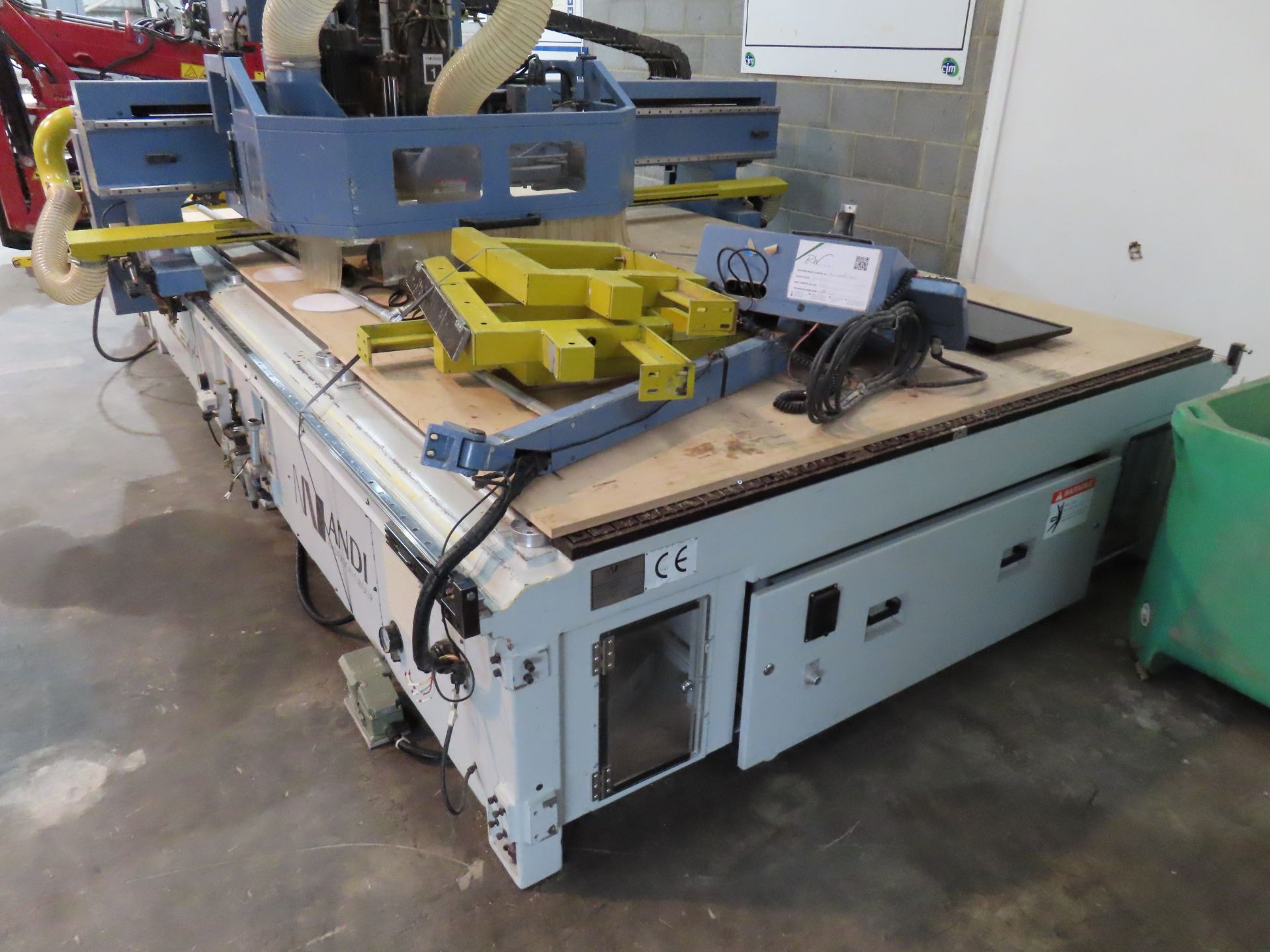 An Anderson Selexx/Pro XL CNC Router, YOM: 2009. Work area / vacuum ...