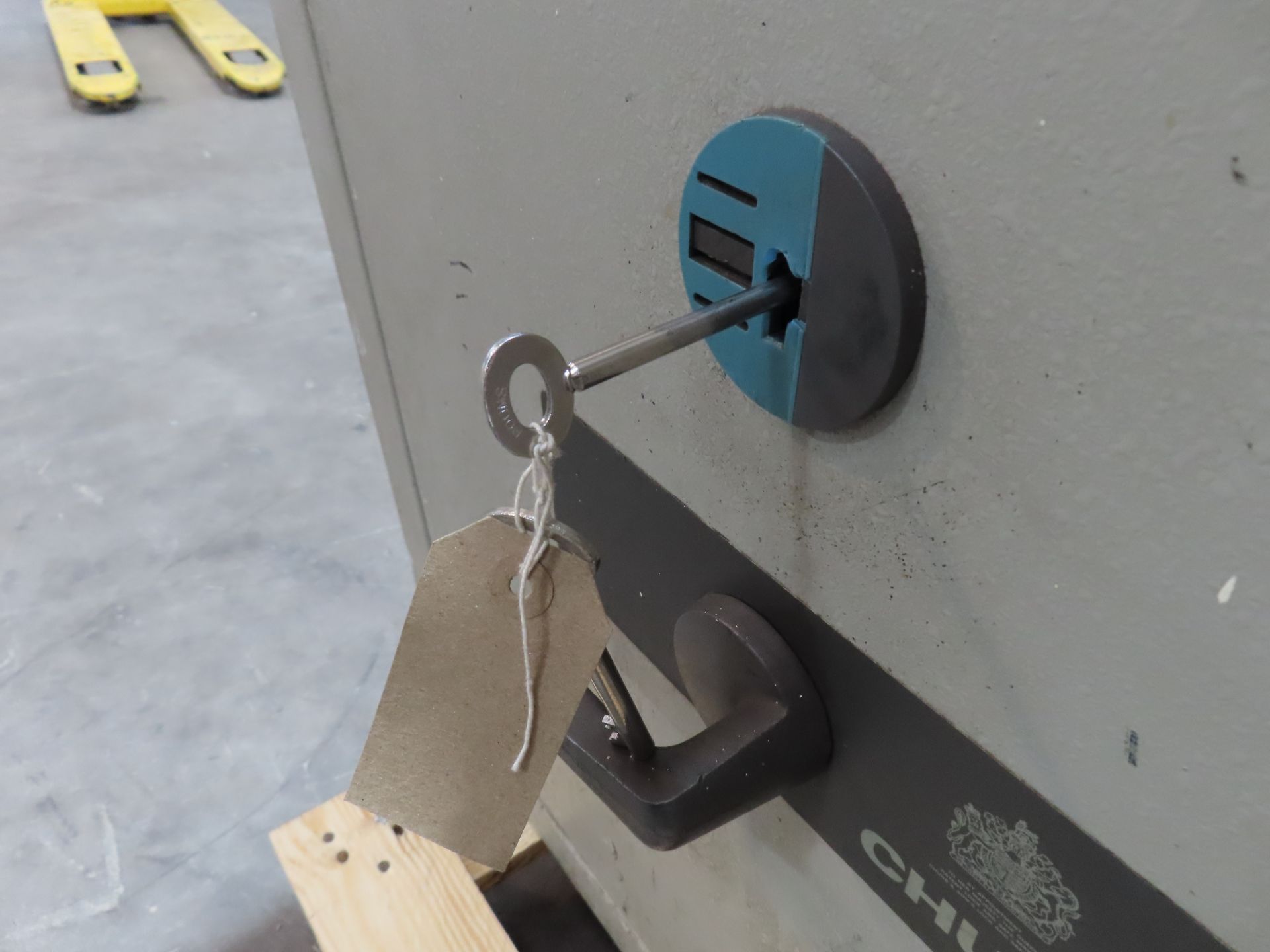 Chubb VZ2-2H-75-002 safe with 2x keys. - Image 4 of 7