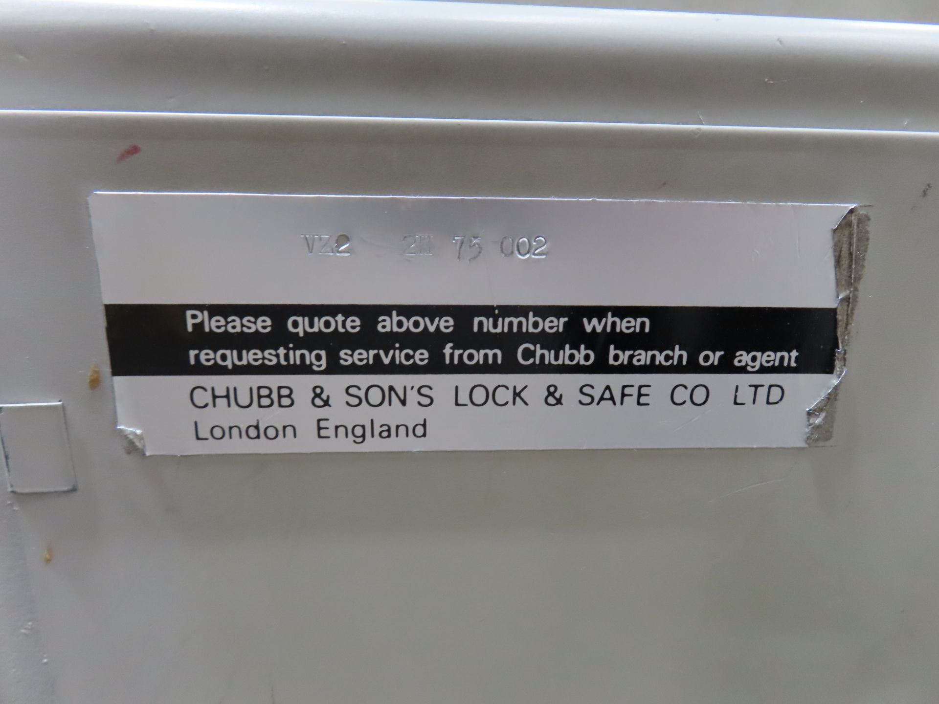 Chubb VZ2-2H-75-002 safe with 2x keys. - Image 2 of 7