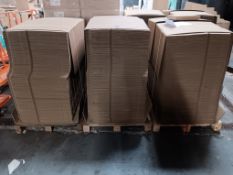Large quantity of small flatpack boxes (part no. RPL304052) over 5x pallets