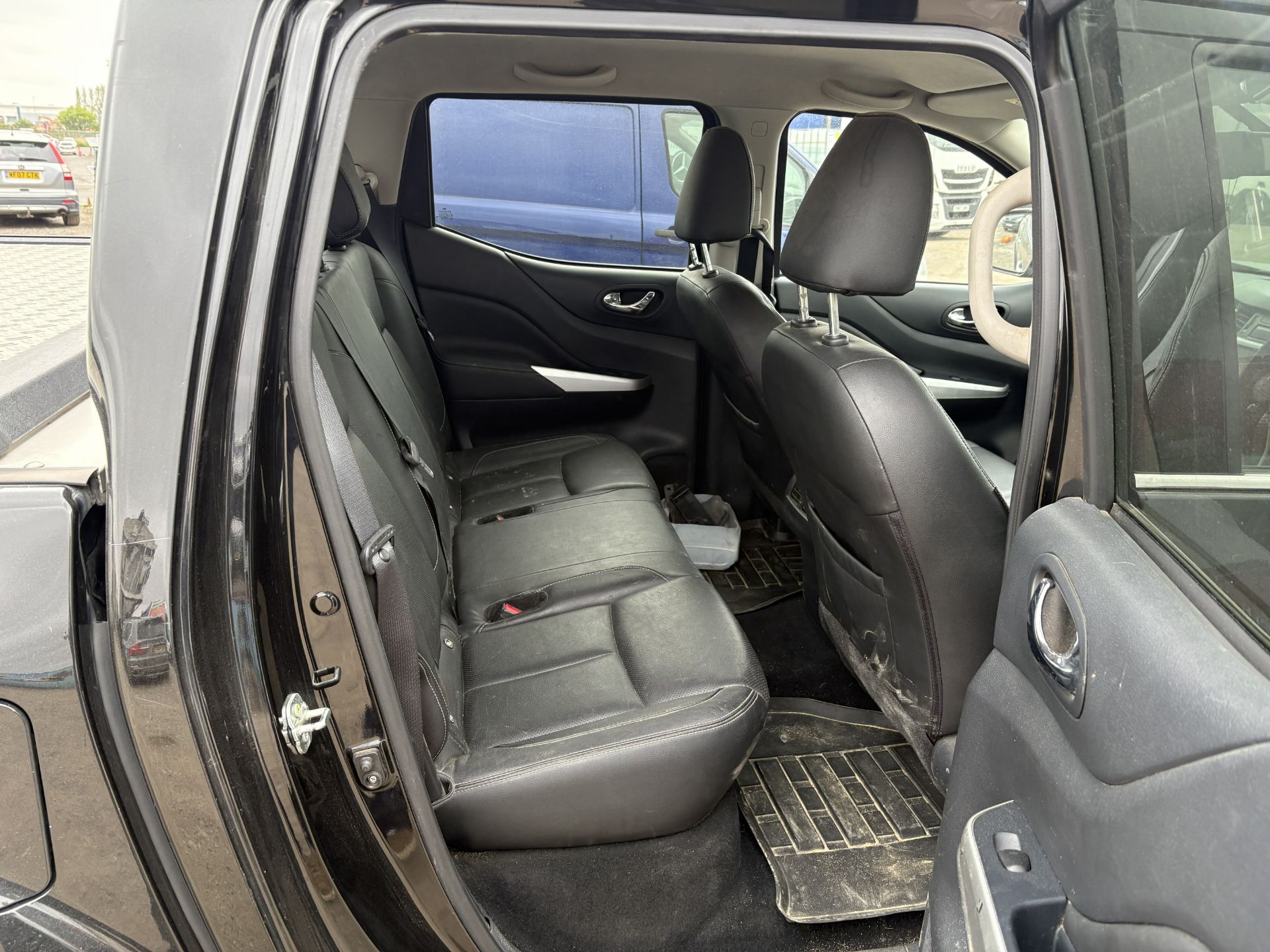 Nissan Navara Double Cab Pick Up Tekna 2.3dCi 190, Registration R555 PRS - Image 28 of 35