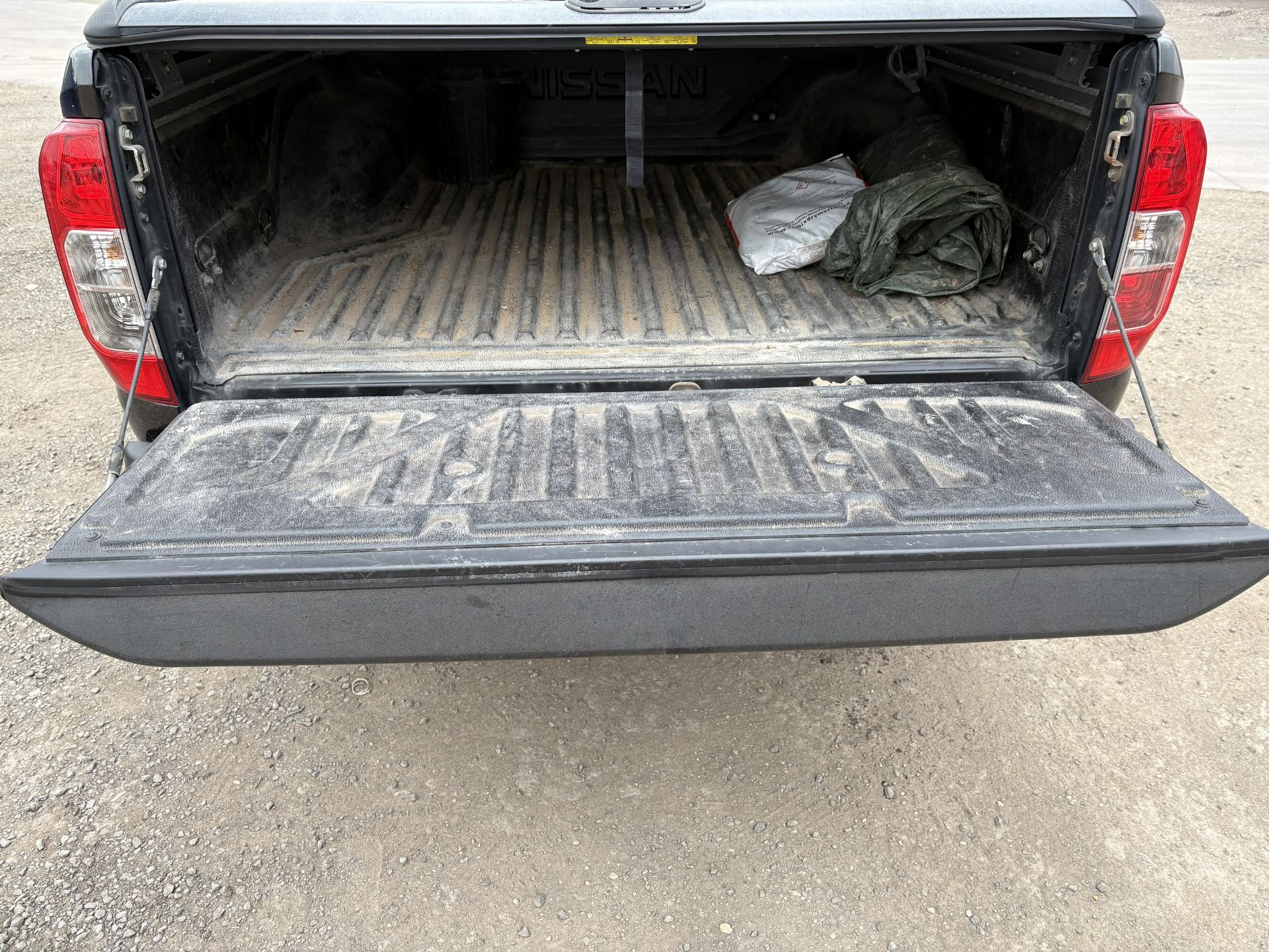 Nissan Navara Double Cab Pick Up Tekna 2.3dCi 190, Registration R555 PRS - Image 33 of 35