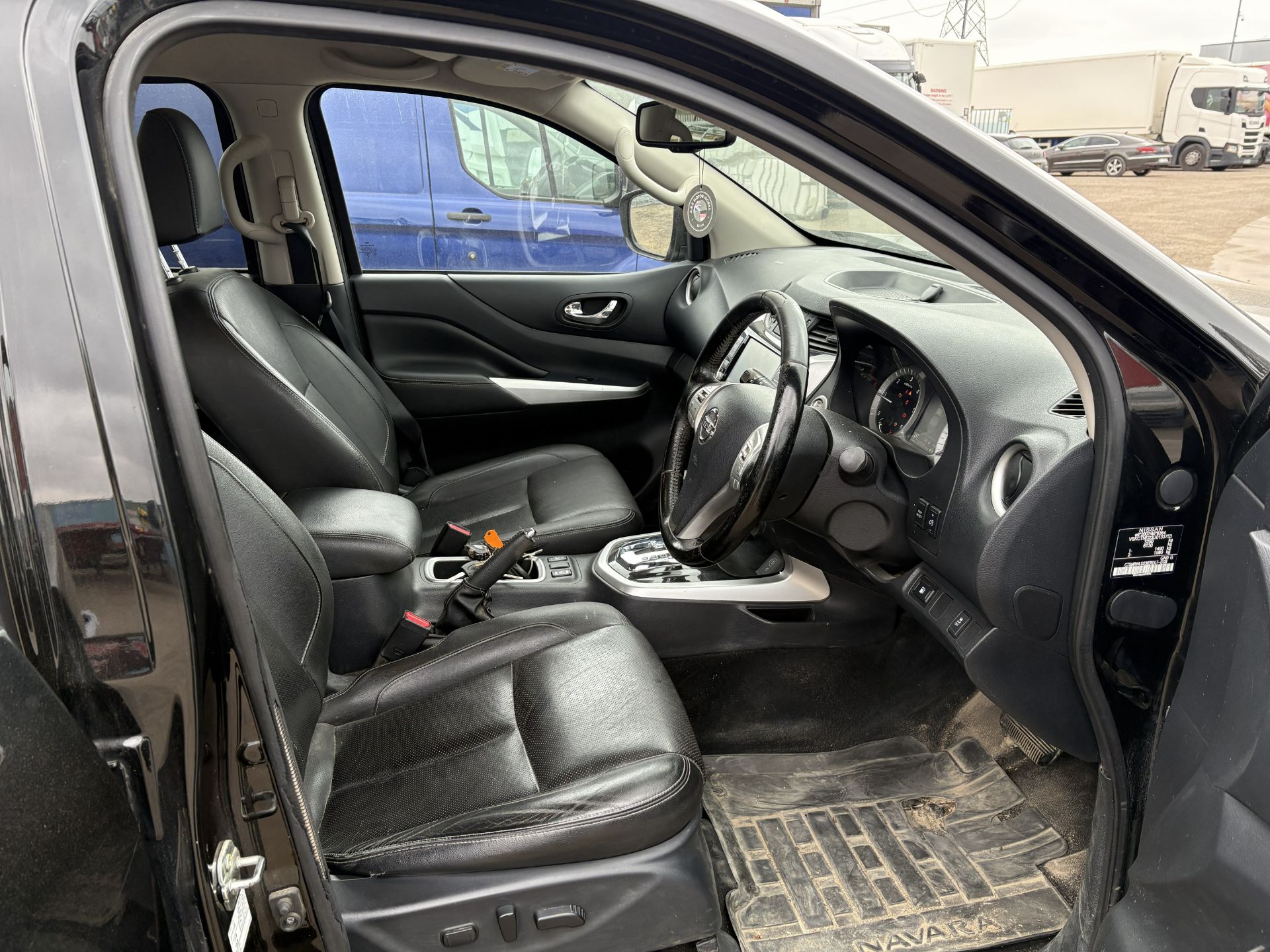 Nissan Navara Double Cab Pick Up Tekna 2.3dCi 190, Registration R555 PRS - Image 14 of 35