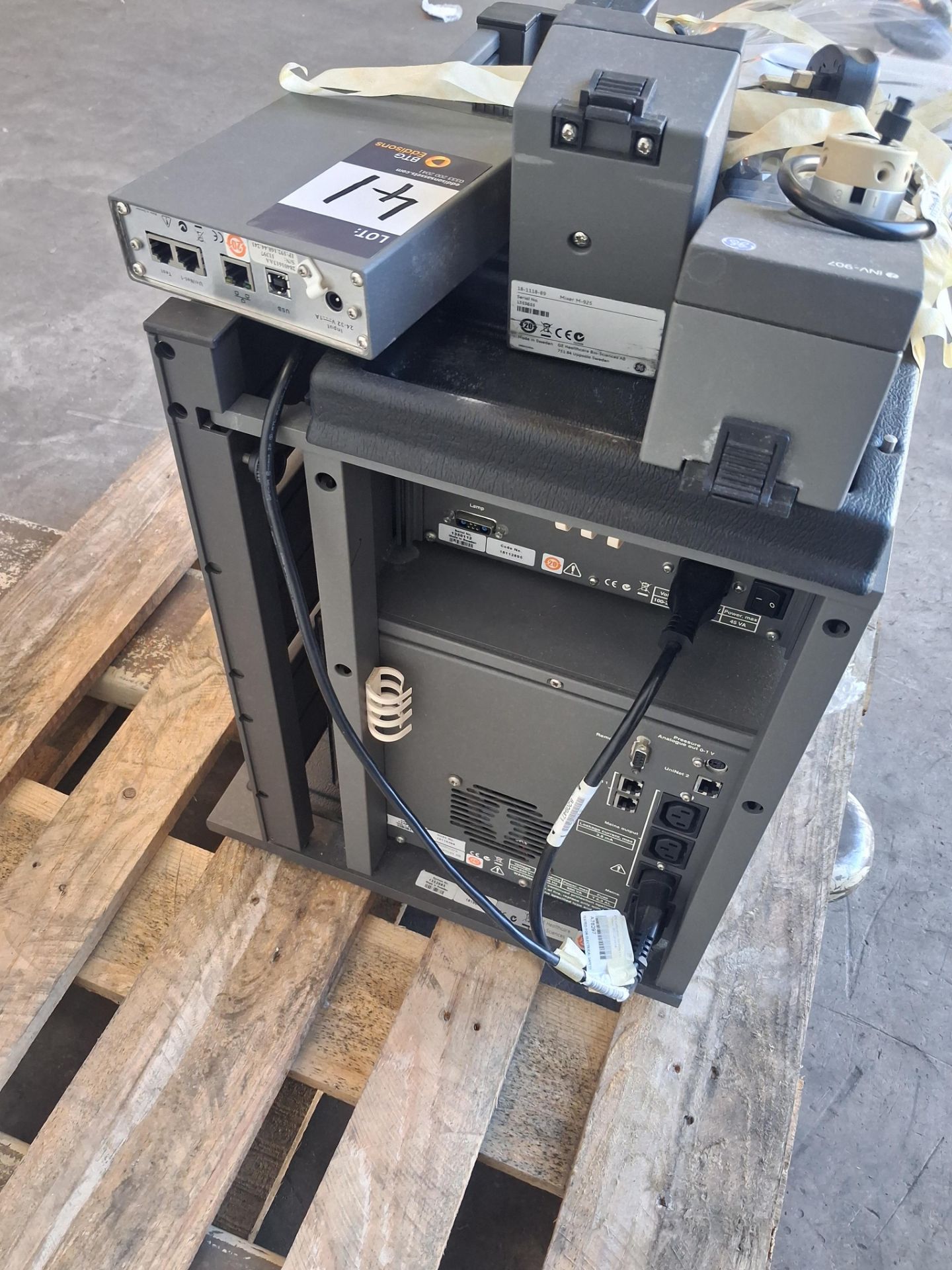 GE UPC-900 Monitor Unit & P-920 Purifier for Liquid Chromatography - Image 2 of 4