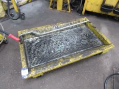 Fluid sump tray