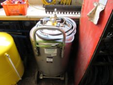 Auto drain vessel