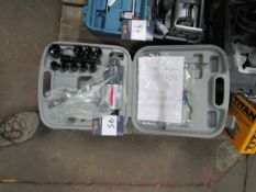 Pneumatic twin hammer impact wrench