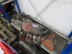 2 Hydraulic cutting jaws