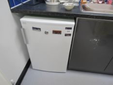 Quantity loose sundries to kitchen