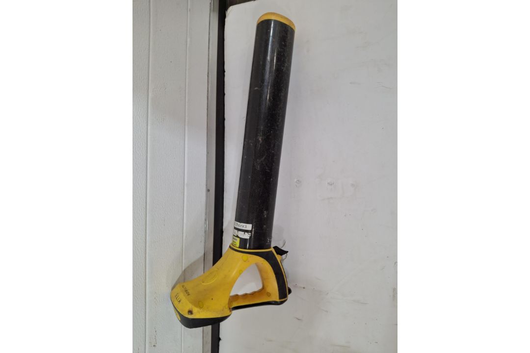 VIVAX Metrotech VL0CPro 2 VX204-01; SN: 20401140157 Receiver: SN: 171090400493; and 2 battery Packs - Image 13 of 14
