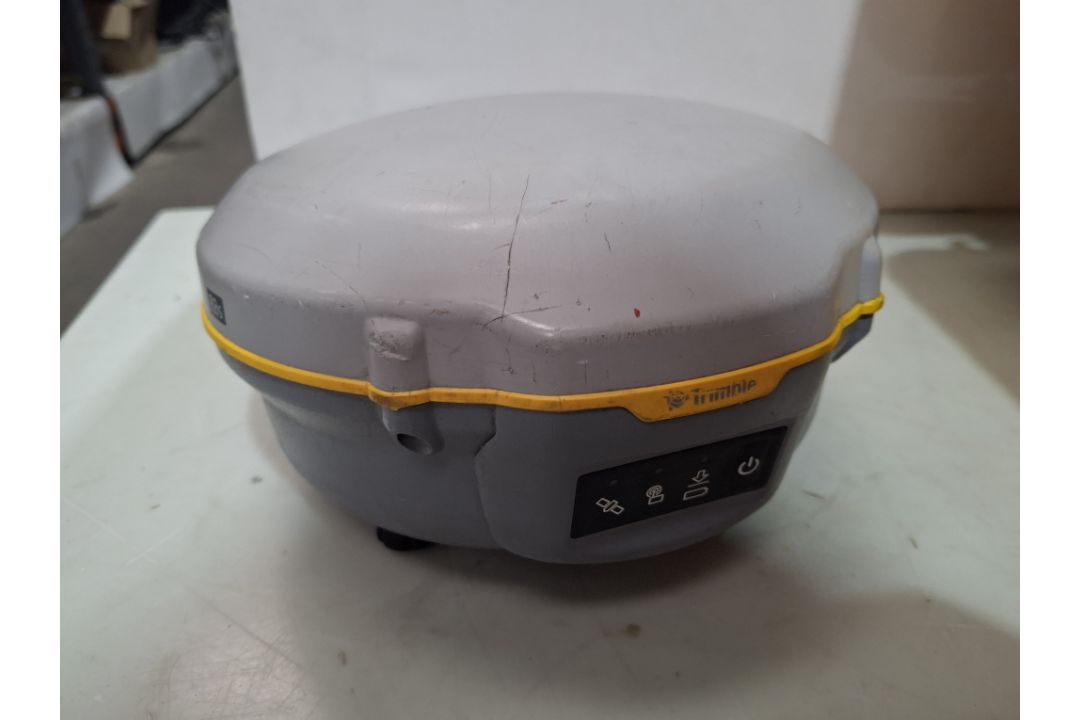 Trimble R8s; Product Number: 97080-60 and 59043 Rev A1 CC 18/19 Cable and Antenna - Image 3 of 9
