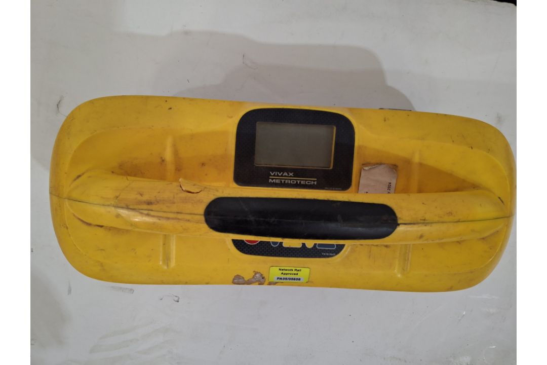 VIVAX Metrotech VL0CPro 2 VX204-01; SN: 20401140157 Receiver: SN: 171090400493; and 2 battery Packs - Image 4 of 14