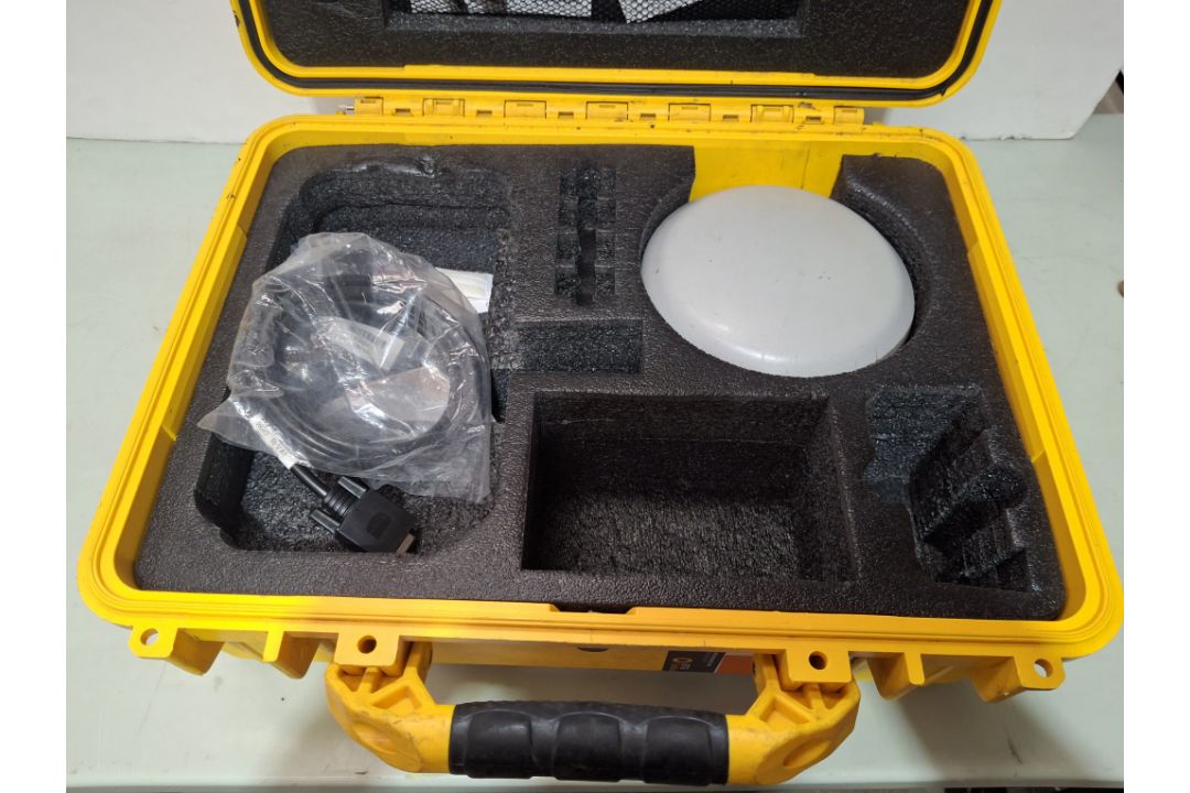 Trimble R8s; Product Number: 97080-60 and 59043 Rev A1 CC 18/19 Cable and Antenna - Image 1 of 9
