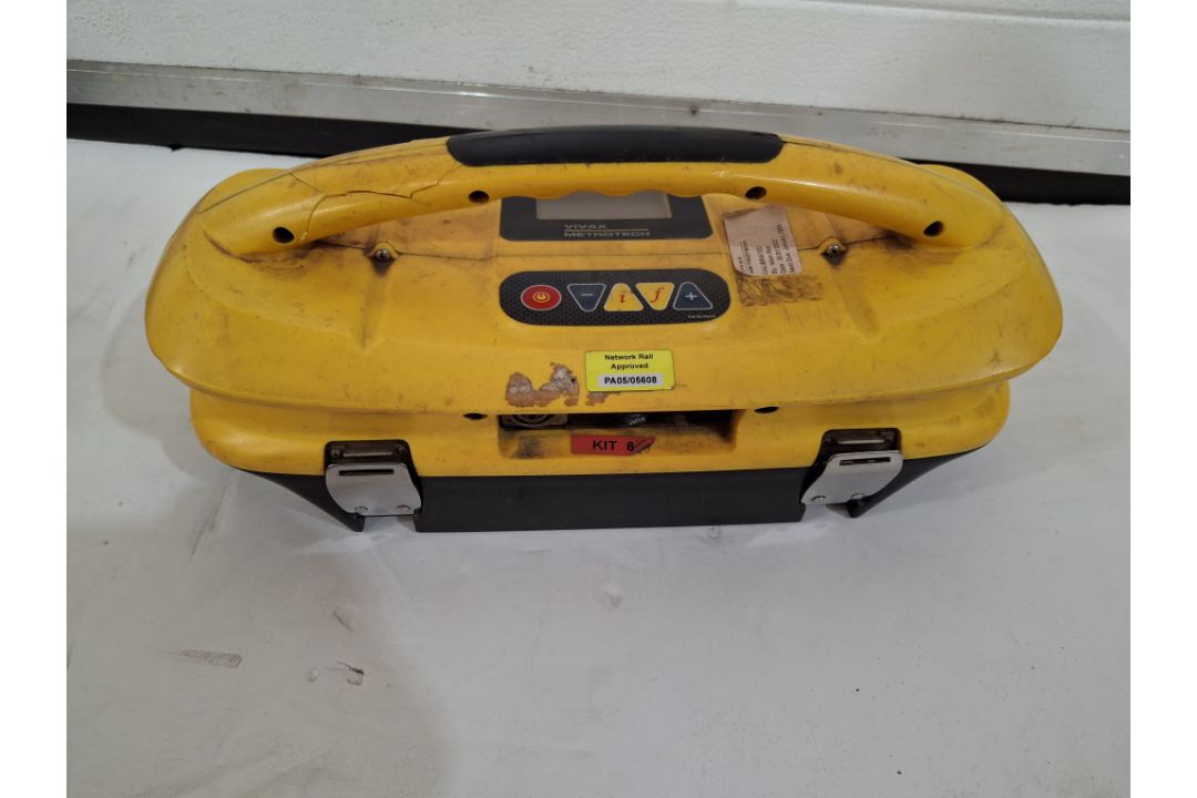 VIVAX Metrotech VL0CPro 2 VX204-01; SN: 20401140157 Receiver: SN: 171090400493; and 2 battery Packs - Image 2 of 14