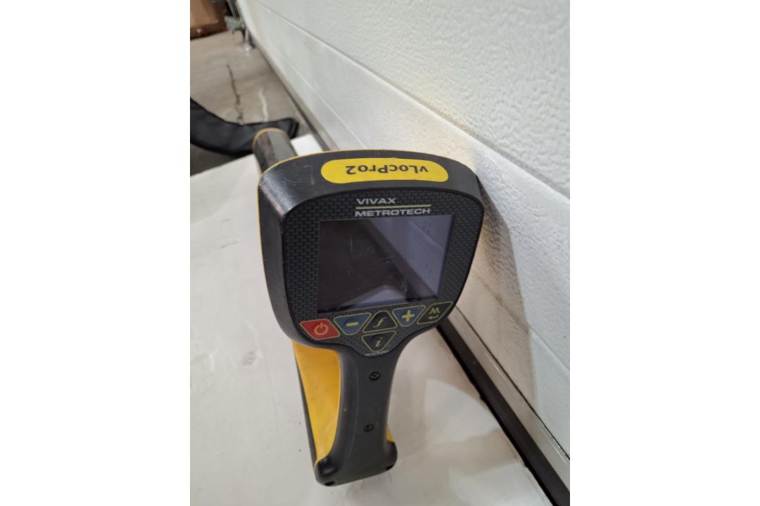 VIVAX Metrotech VL0CPro 2 VX204-01; SN: 20401140157 Receiver: SN: 171090400493; and 2 battery Packs - Image 12 of 14