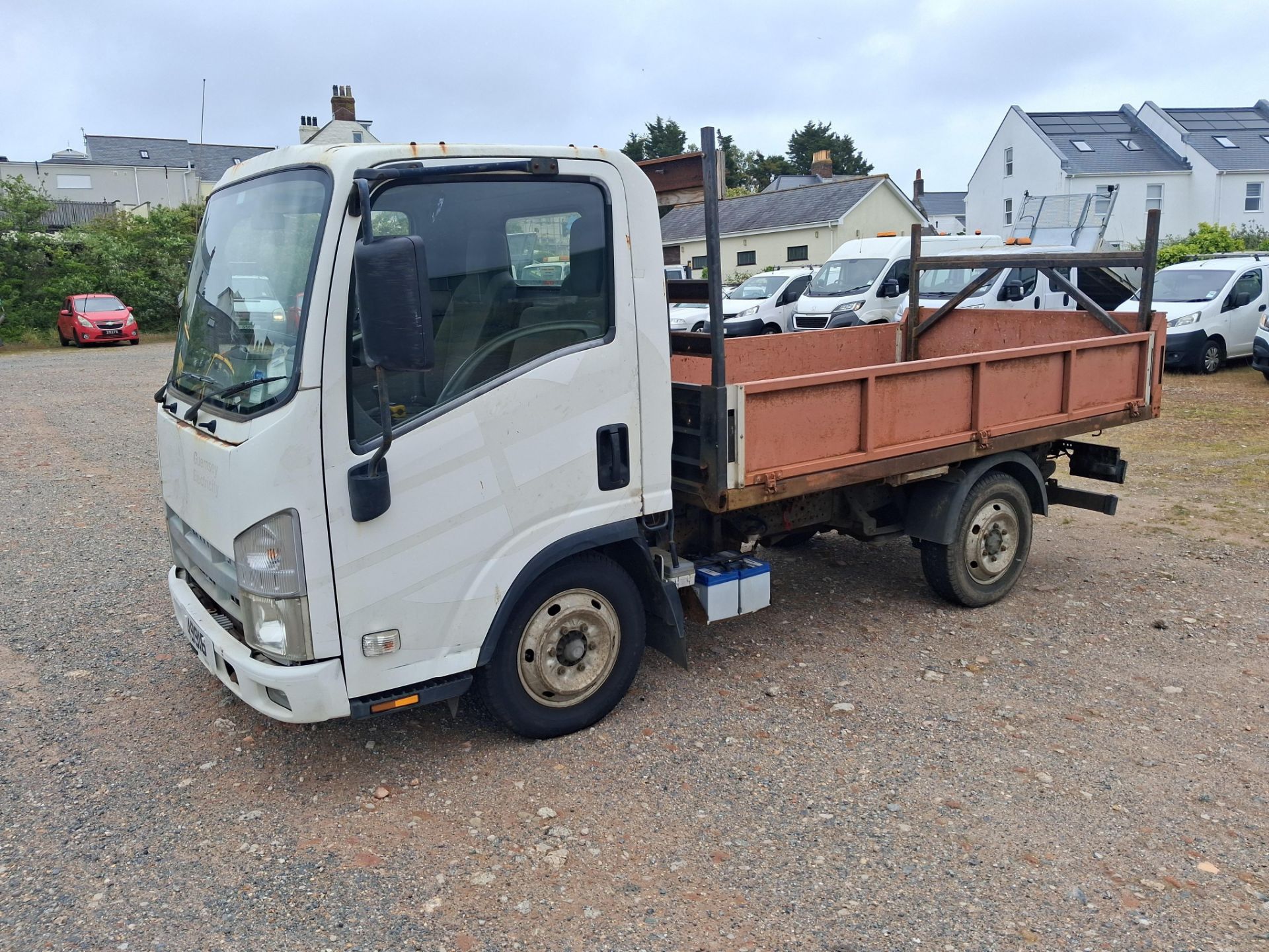 Isuzu NLR85E Tipper Truck - Image 7 of 24