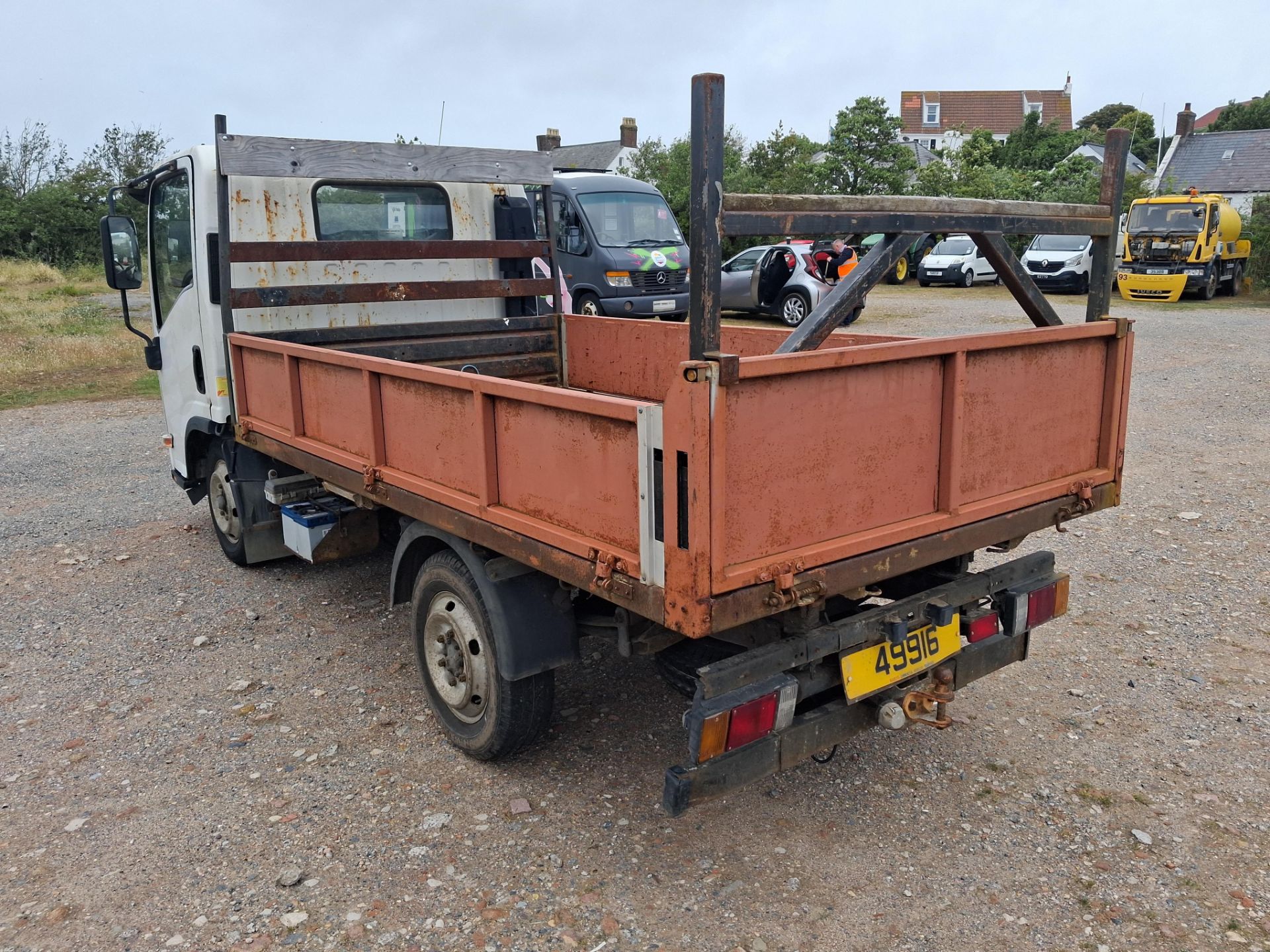 Isuzu NLR85E Tipper Truck - Image 5 of 24