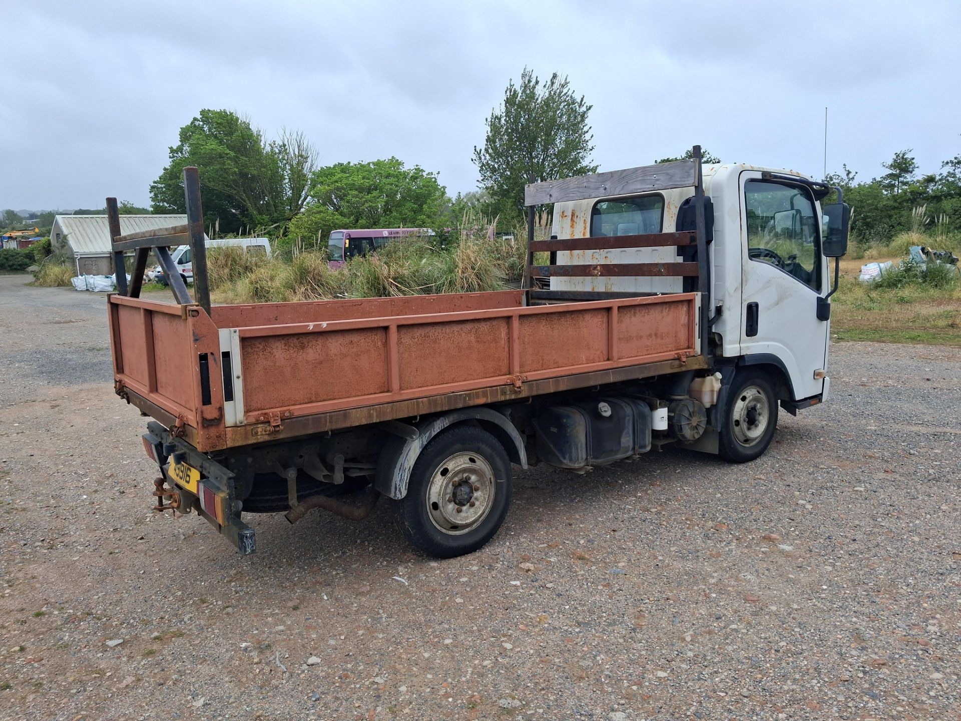 Isuzu NLR85E Tipper Truck - Image 3 of 24